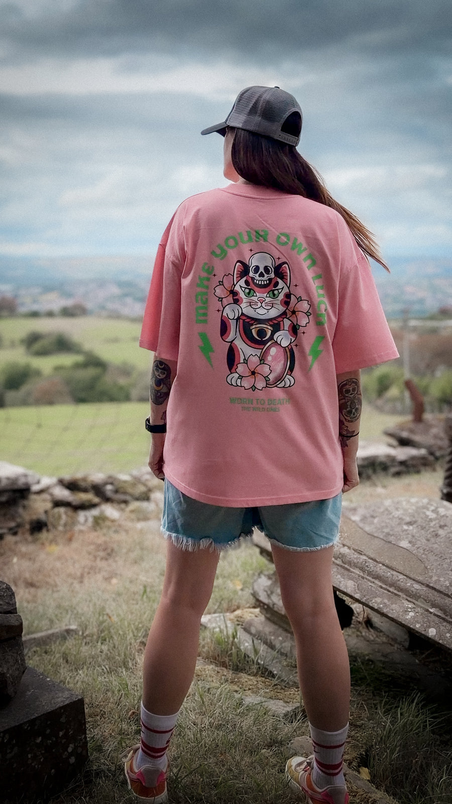 Make Your Own Luck – Maneki Neko Oversized T-Shirt – Pink