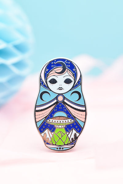 Stay Weird – Alien Cute & Creepy Doll Hard Enamel Pin (Glow in the Dark)
