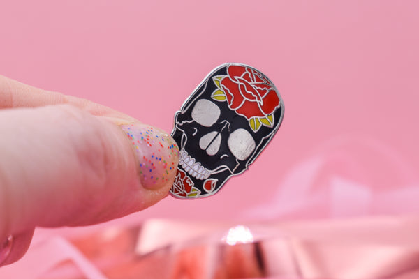 Skulls & Roses Hard Enamel Pin Silver